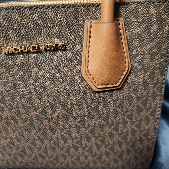 MICHAEL KORS, Mercer Messenger Purse, NEW - Picture 14 of 16